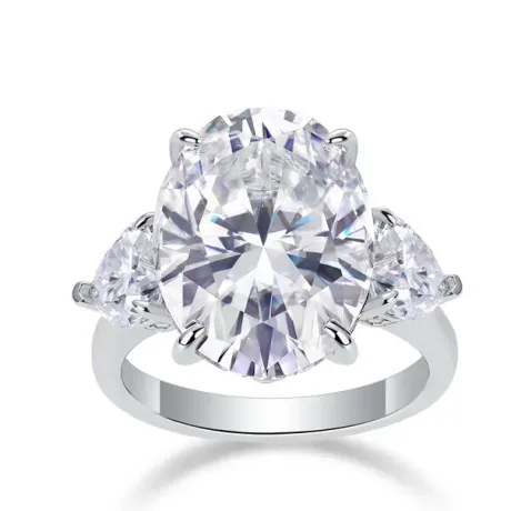 Oval Cut Moissanite Ring